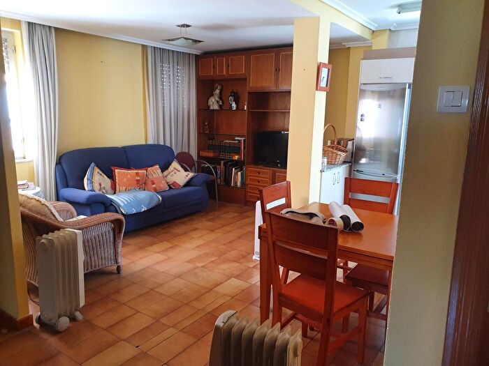 Casas en venta y pisos alquiler - 1