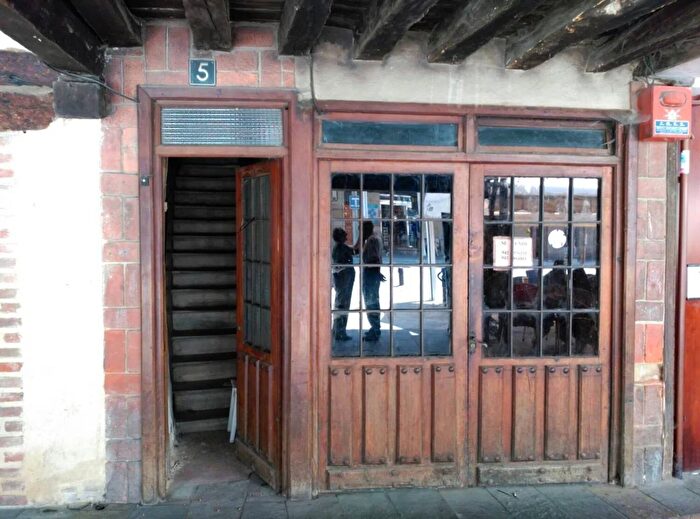 Casas en venta y pisos alquiler - 2