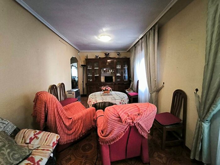Casas en venta y pisos alquiler - 1