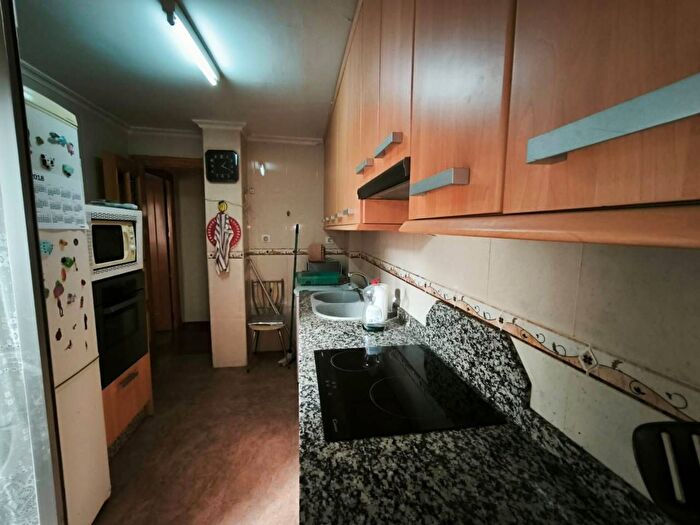 Casas en venta y pisos alquiler - 3
