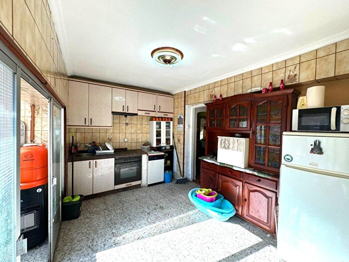 Casas en venta y pisos alquiler - 3