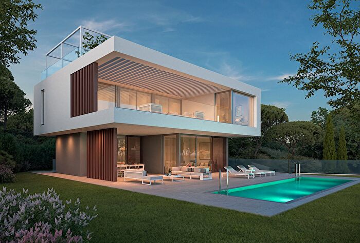Casa en venta en Estepona Pueblo, Parque Central de 5 habitaciones