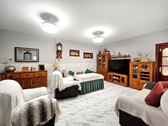 Casas en venta y pisos alquiler - 3