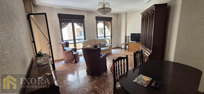 Casas en venta y pisos alquiler - 1