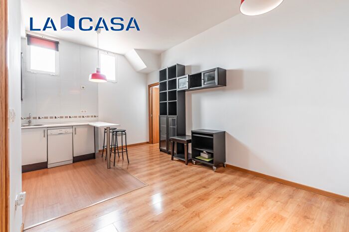 Casas en venta y pisos alquiler - 1