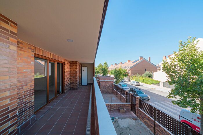 Casas en venta y pisos alquiler - 3