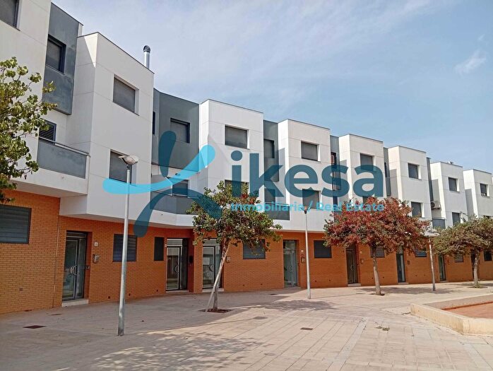 Casas en venta y pisos alquiler - 1