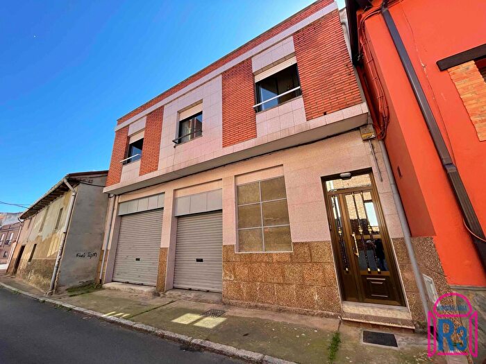 Casas en venta y pisos alquiler - 1