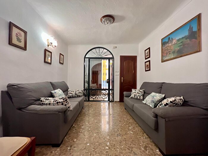 Casas en venta y pisos alquiler - 1