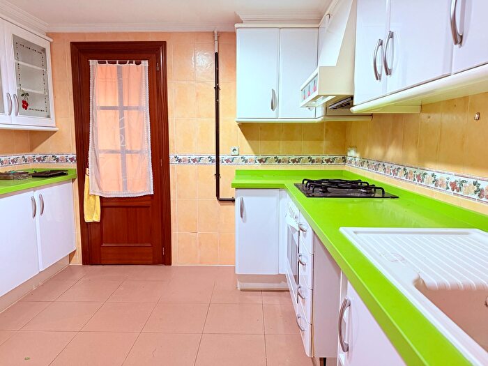 Casas en venta y pisos alquiler - 3