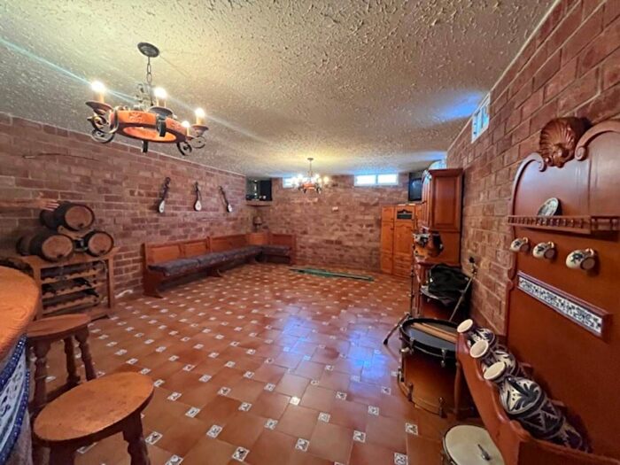Casas en venta y pisos alquiler - 3