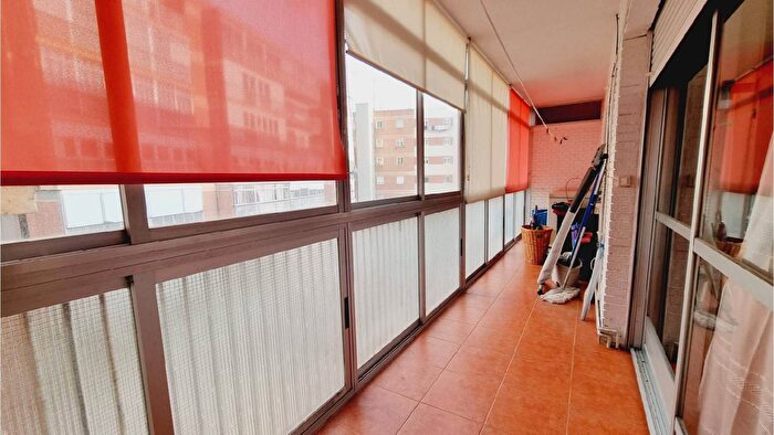 Casas en venta y pisos alquiler - 3