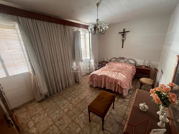 Casas en venta y pisos alquiler - 3