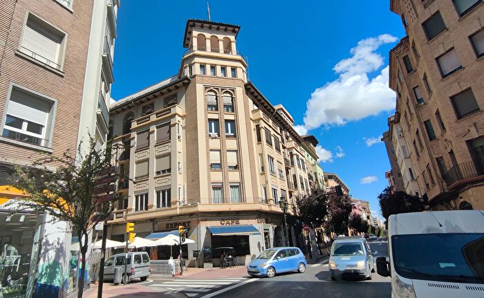 Casas en venta y pisos alquiler - 1