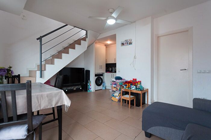 Casas en venta y pisos alquiler - 3