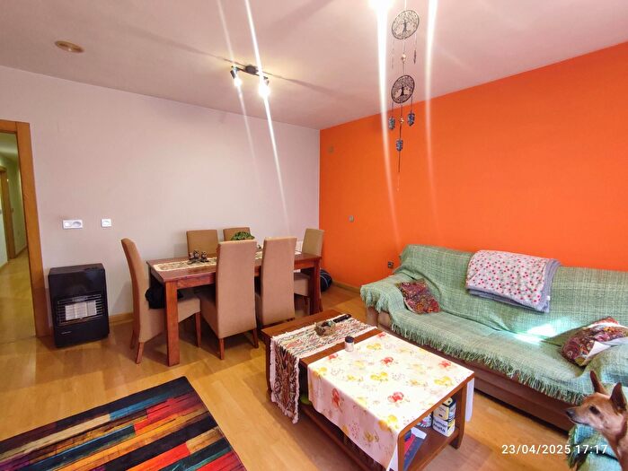 Casas en venta y pisos alquiler - 1