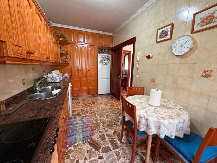 Casas en venta y pisos alquiler - 3