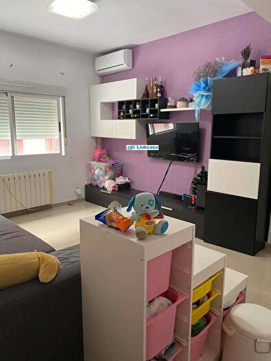 Piso en venta en Villaverde, Los Rosales de 3 habitaciones