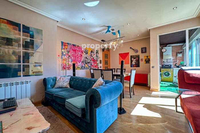 Casas en venta y pisos alquiler - 1