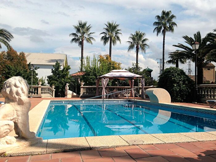 Casa en venta en Cúllar Vega, Granada de 6 habitaciones