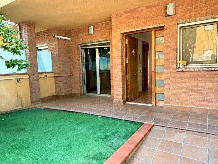 Casa en venta en Santa Maria Terra Nostra, Montcada i Reixac de 4 habitaciones