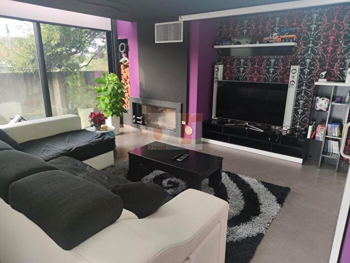 Casa en venta en Coiro, Cangas de 4 habitaciones