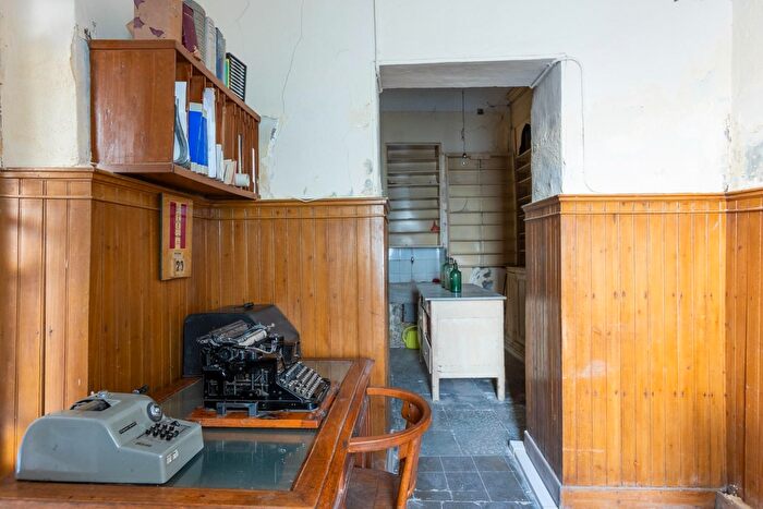 Casas en venta y pisos alquiler - 3