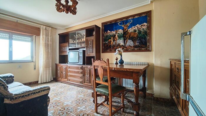 Casas en venta y pisos alquiler - 3