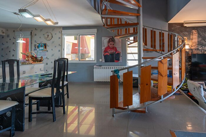 Casas en venta y pisos alquiler - 3