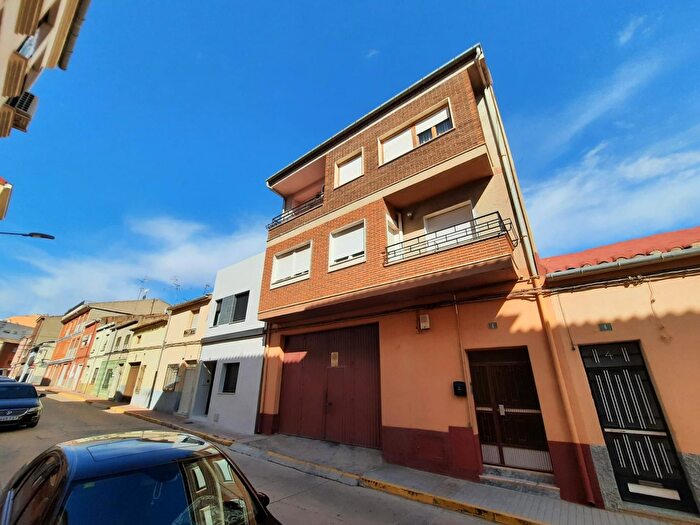 Casas en venta y pisos alquiler - 1