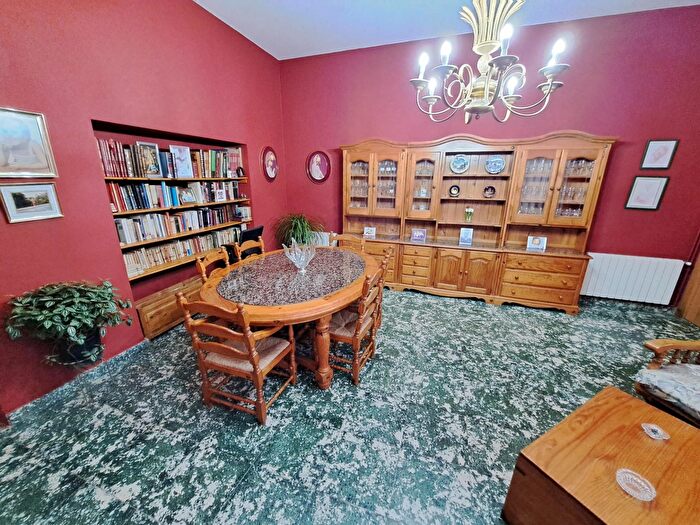 Casas en venta y pisos alquiler - 3