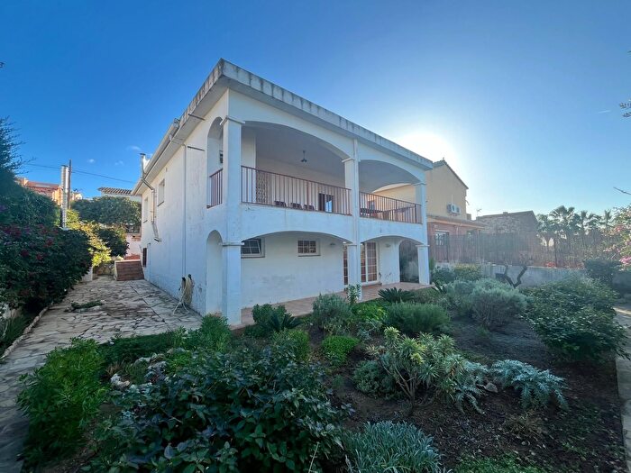 Casa en venta en Creixell, Tarragona de 3 habitaciones