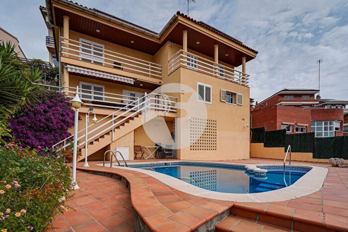 Casa en venta en Torrent Ballester, Viladecans de 5 habitaciones