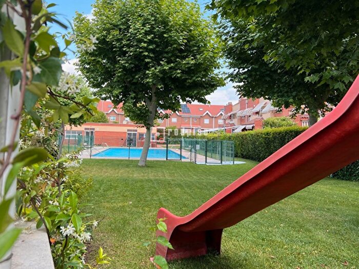Casas en venta y pisos alquiler - 1