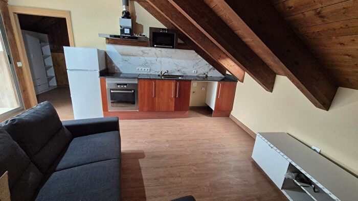 Casas en venta y pisos alquiler - 3