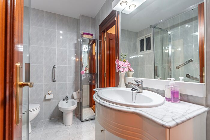 Casas en venta y pisos alquiler - 3