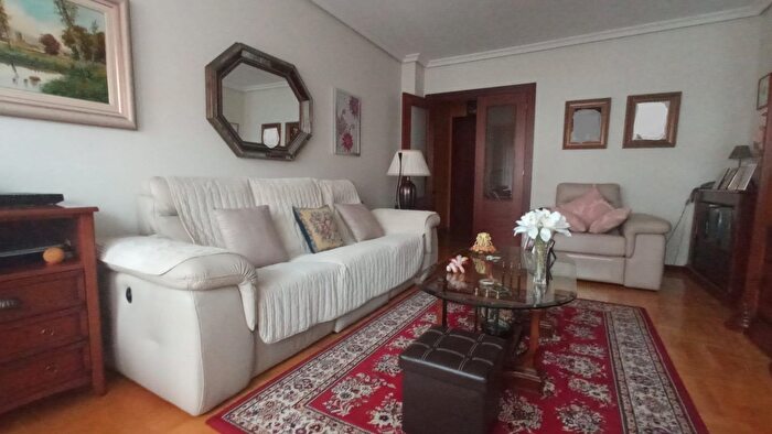 Casas en venta y pisos alquiler - 3