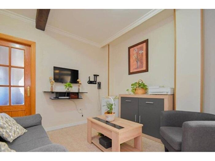 Casas en venta y pisos alquiler - 2