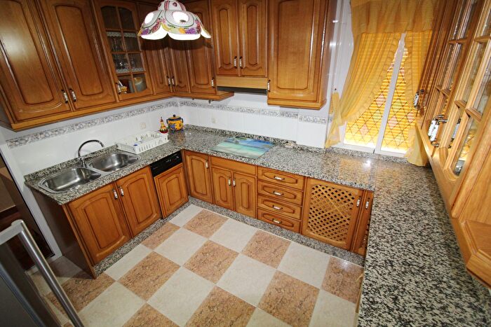 Casas en venta y pisos alquiler - 3