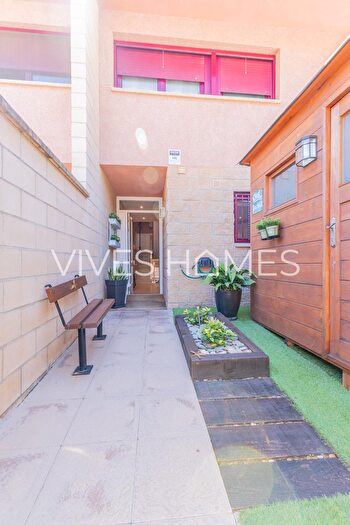 Casas en venta y pisos alquiler - 3