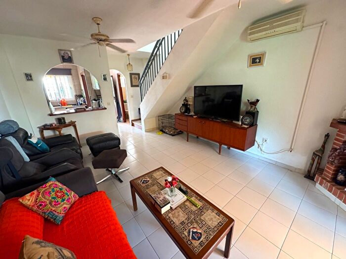 Casas en venta y pisos alquiler - 2