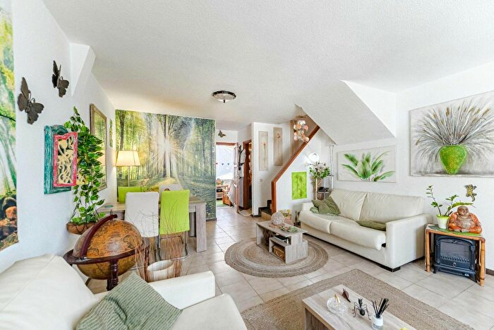 Casas en venta y pisos alquiler - 1
