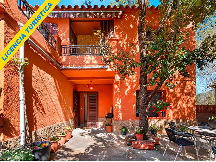 Casa en venta en Albanyà, Girona de 3 habitaciones