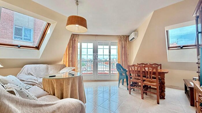Casas en venta y pisos alquiler - 3