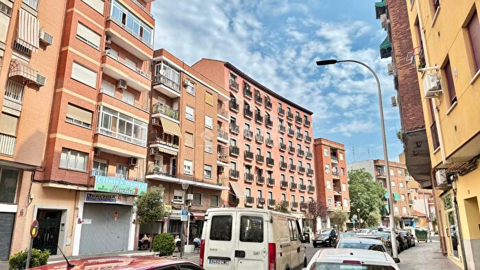 Casas en venta y pisos alquiler - 1