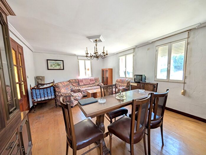 Casas en venta y pisos alquiler - 3
