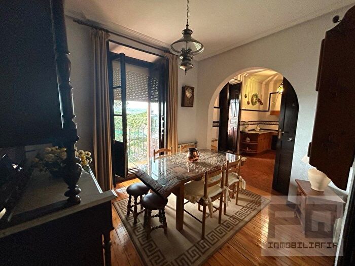 Casas en venta y pisos alquiler - 3