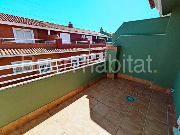 Casas en venta y pisos alquiler - 3