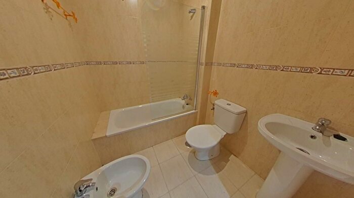 Casas en venta y pisos alquiler - 3