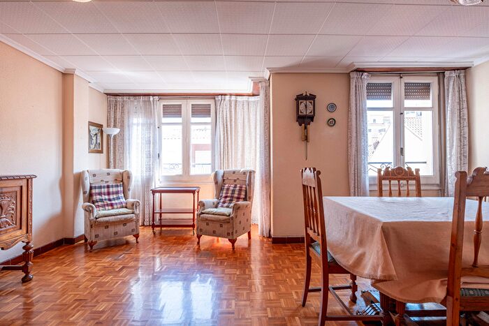 Casas en venta y pisos alquiler - 1